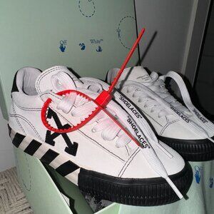 Off-White Arrow Vulcanized Low White Black Sneakers, Orange Tag, Size 35 - NWT